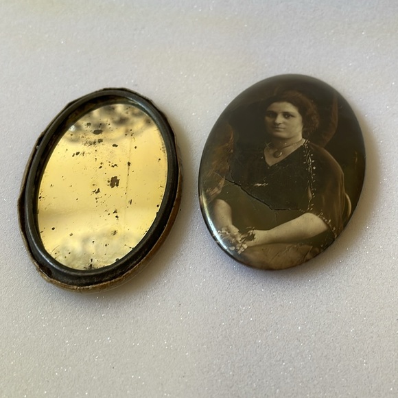 Antique set of 2 celluloid pocket mirror & portrait photo men & women - Picture 2 of 9